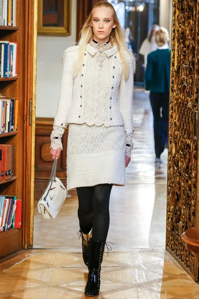 Look 29
